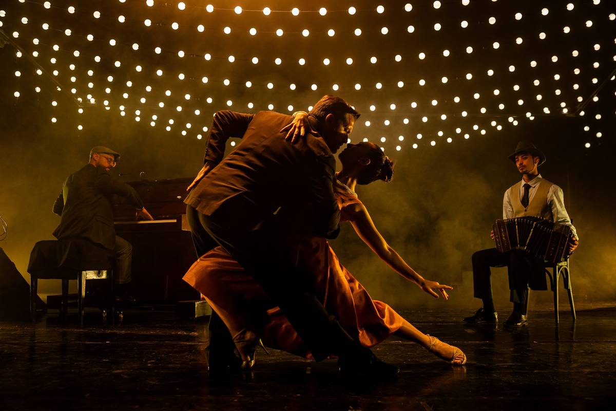 Una pareja de bailarines  durante "We call it Tango".