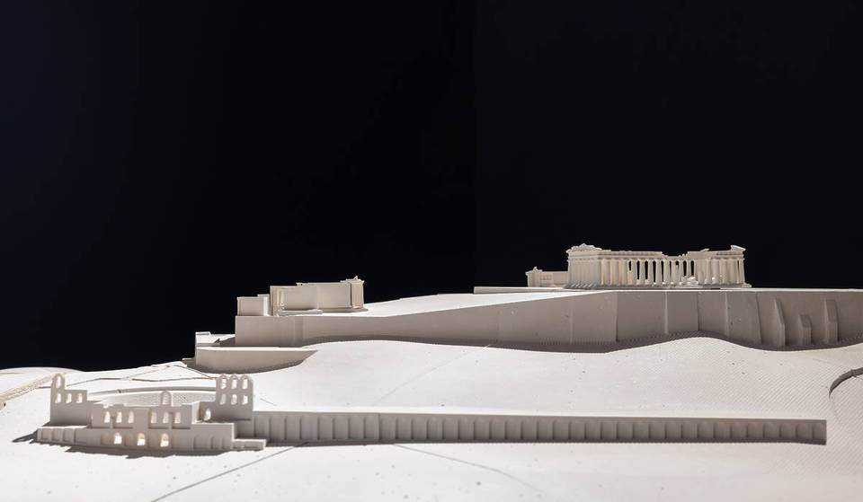 Die Ausstellung des griechischen Architekten, zu der auch ein Modell der Akropolis von Athen gehört