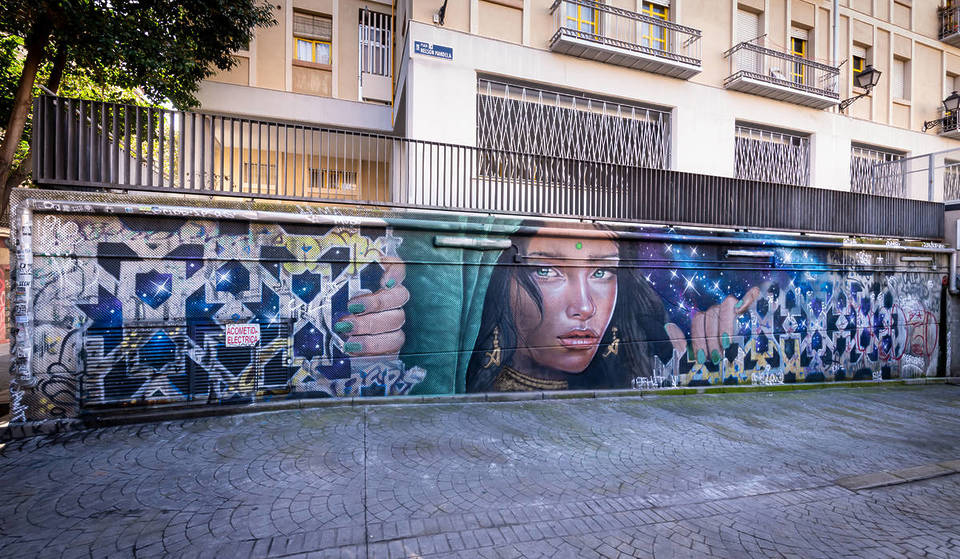 Uno de los mejores muralistas de España tiene nueva obra en Lavapiés, que se llena de arte en primavera