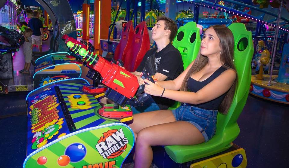 Babylon Park Madrid: cientos de máquinas arcade, atracciones y una montaña rusa ‘indoor’ bajo el mismo techo climatizado