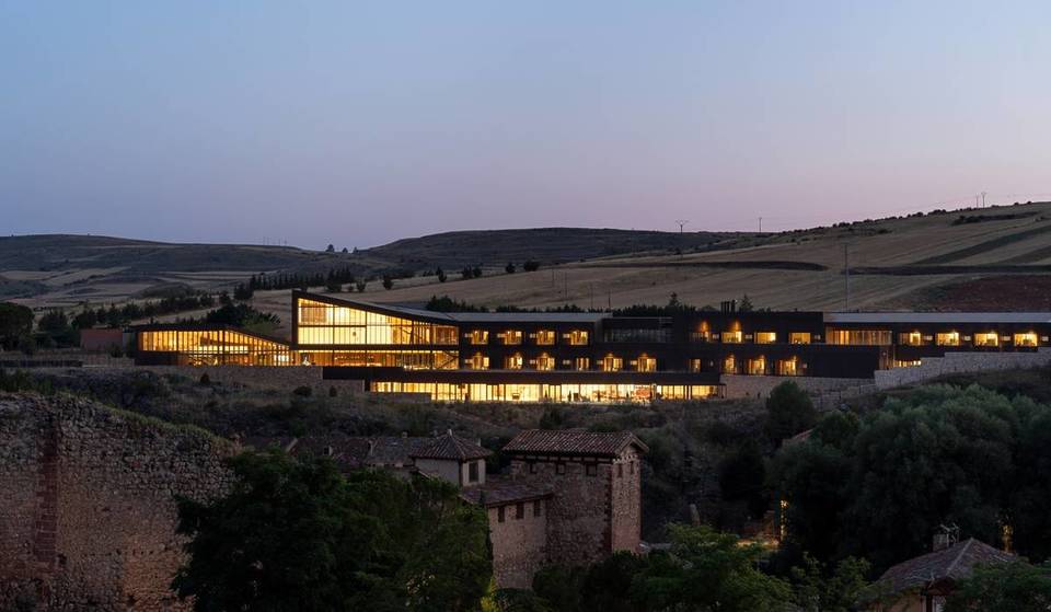 El nuevo Parador con vistas a un castillo del siglo XII a solo dos horas de Madrid