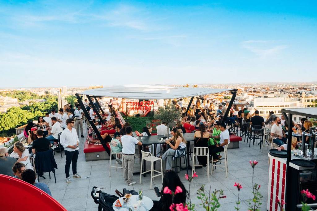 Terrazza MARTINI vuelve a una de las azoteas más espectaculares de Madrid para traer los mejores tardeos