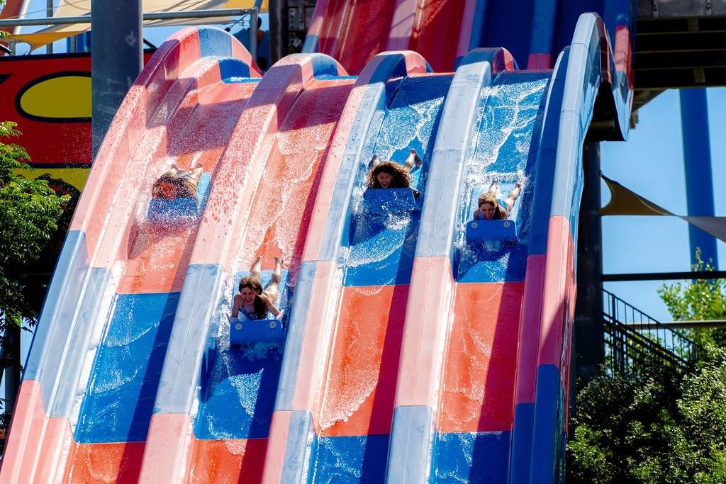 Die Wiedereröffnung des Warner-Wasserparks erfolgt zur besten Zeit: An diesem Wochenende liegen die Höchsttemperaturen bei 36ºC.