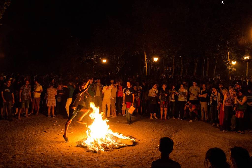 Bonfires, DJ and free queimada: this is how San Juan 2025 is lived in the neighborhoods of Madrid