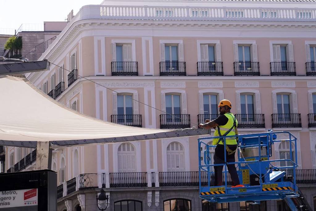 awnings in madrid puerta del sol