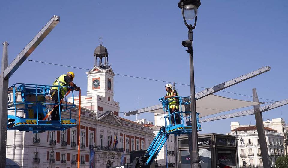 The real reason why the Puerta del Sol has no trees: the installation of the awnings reignites the debate
