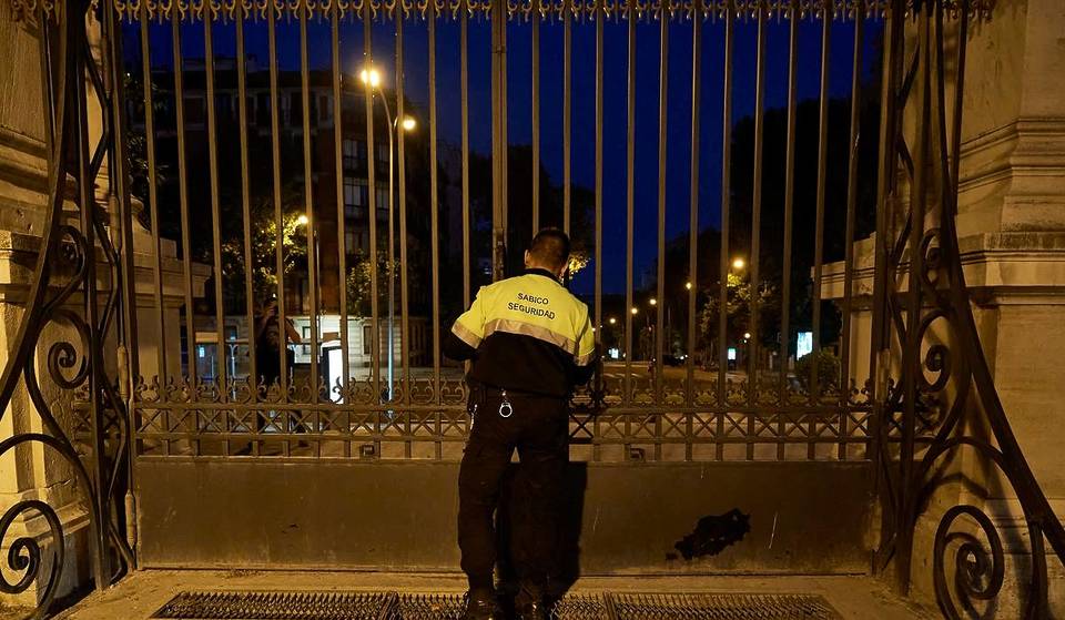 Las quejas contra los cierres continuos de El Retiro y otros parques de Madrid se multiplican: «Es más necesario que nunca cuando hace tanto calor»