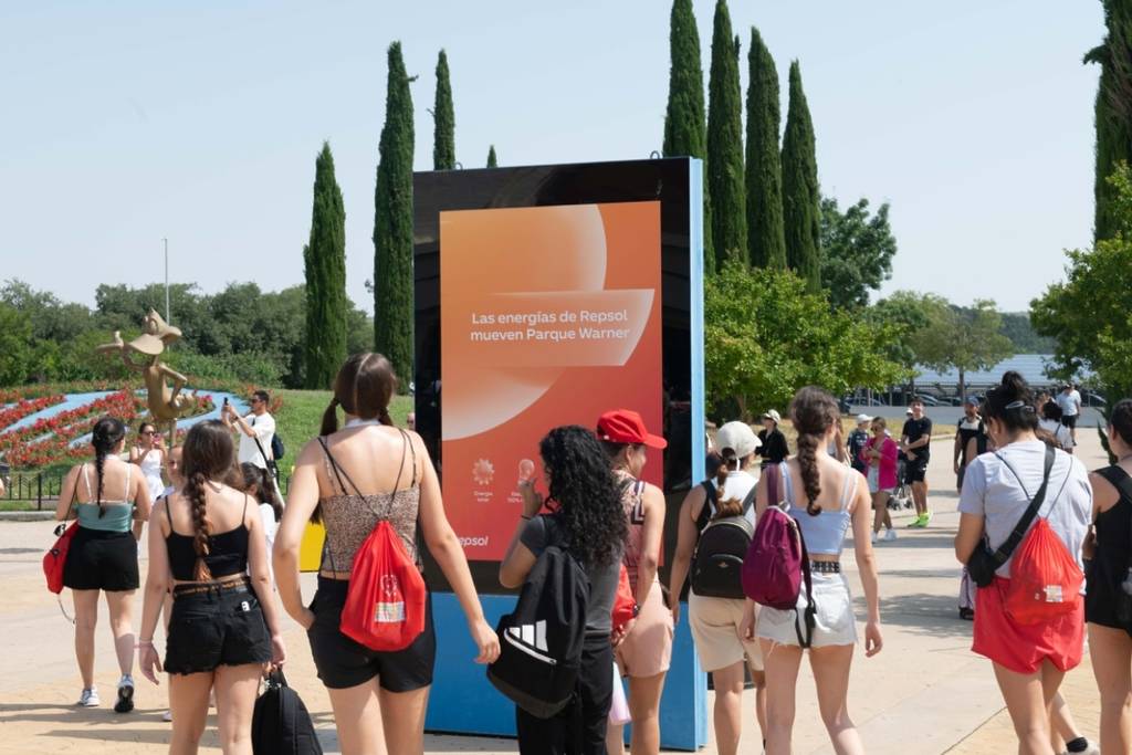 Repsol y Parque Warner: diversión y energía para todos este verano