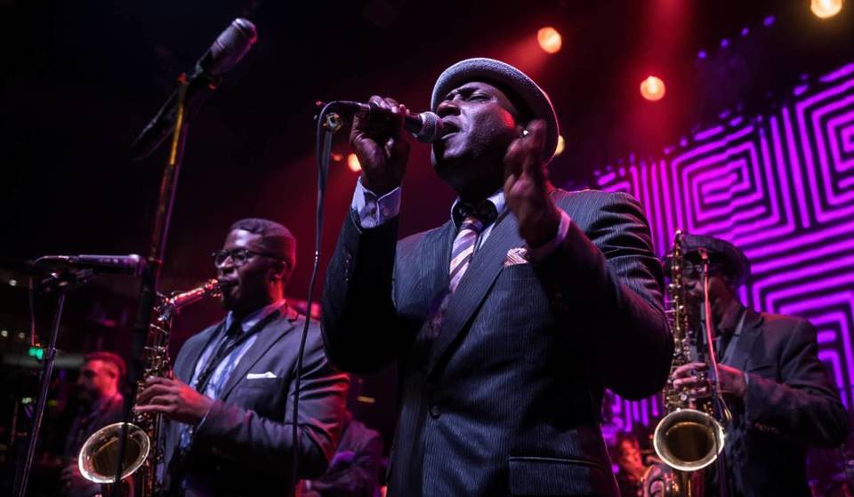 Jazz, drinks and talented musicians in a single show: this is the show in Madrid that surprises with its mix of classics and live improvisation.
