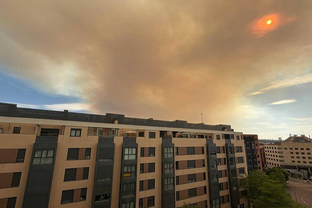 Rauch am Himmel über Madrid: Die Folgen eines Brandes in einer Stadt in Toledo
