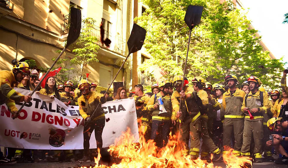 Bombeiros florestais de Madrid em greve em pleno verão: denunciam salários congelados e precariedade
