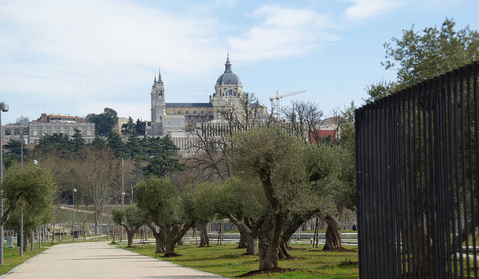 Este miradouro pouco conhecido de Madrid tem vistas espectaculares do Palácio Real e da Catedral de Almudena.