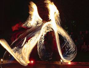 Fire, dance and martial arts for free at Matadero: this is the impacting show ROGU in Madrid
