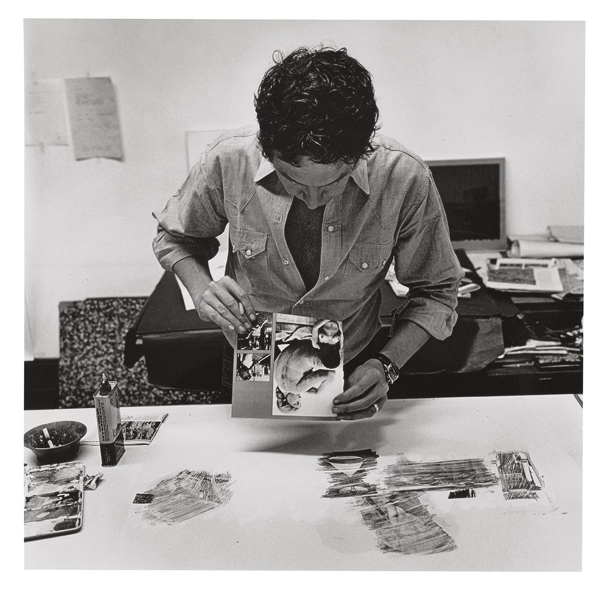 Robert Rauschenberg trabajando en su estudio de Lafayette Street, Nueva York. Foto: Shunk-Kender. Getty Research Institute, Los Ángeles. Donación de la Roy Lichtenstein Foundation en memoria de Harry Shunk y János Kender
