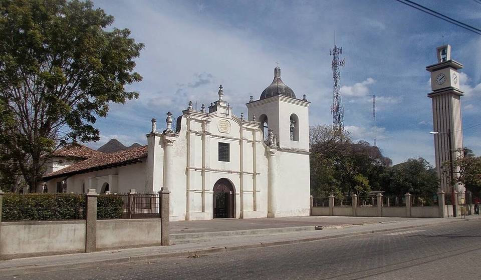 Existe uma região chamada Madriz (com z) e é o oposto do que se imagina: a sua bandeira é como a da França.