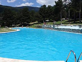 Le due piscine immerse nella natura a poco più di un&#8217;ora da Madrid sono perfette per l&#8217;estate: potete portare con voi cibo e bevande.