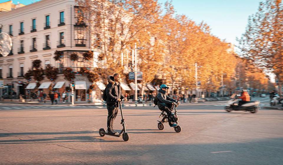 « Des amendes comme si vous étiez en voiture » : ce qu&rsquo;il faut savoir sur la nouvelle assurance obligatoire pour les scooters et un type de vélo