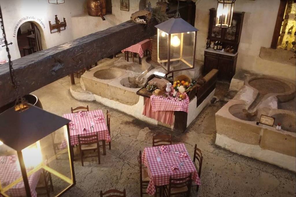 Mesón Cuevas del Vino