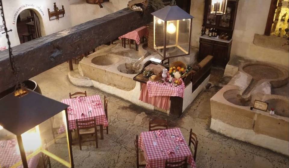 O restaurante escondido nas grutas subterrâneas de Madrid que é finalista de um prémio mundial: comer aqui custa cerca de 35 euros