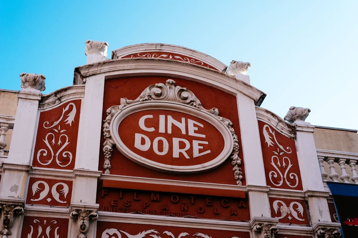 Interior del Cine Doré en Madrid.