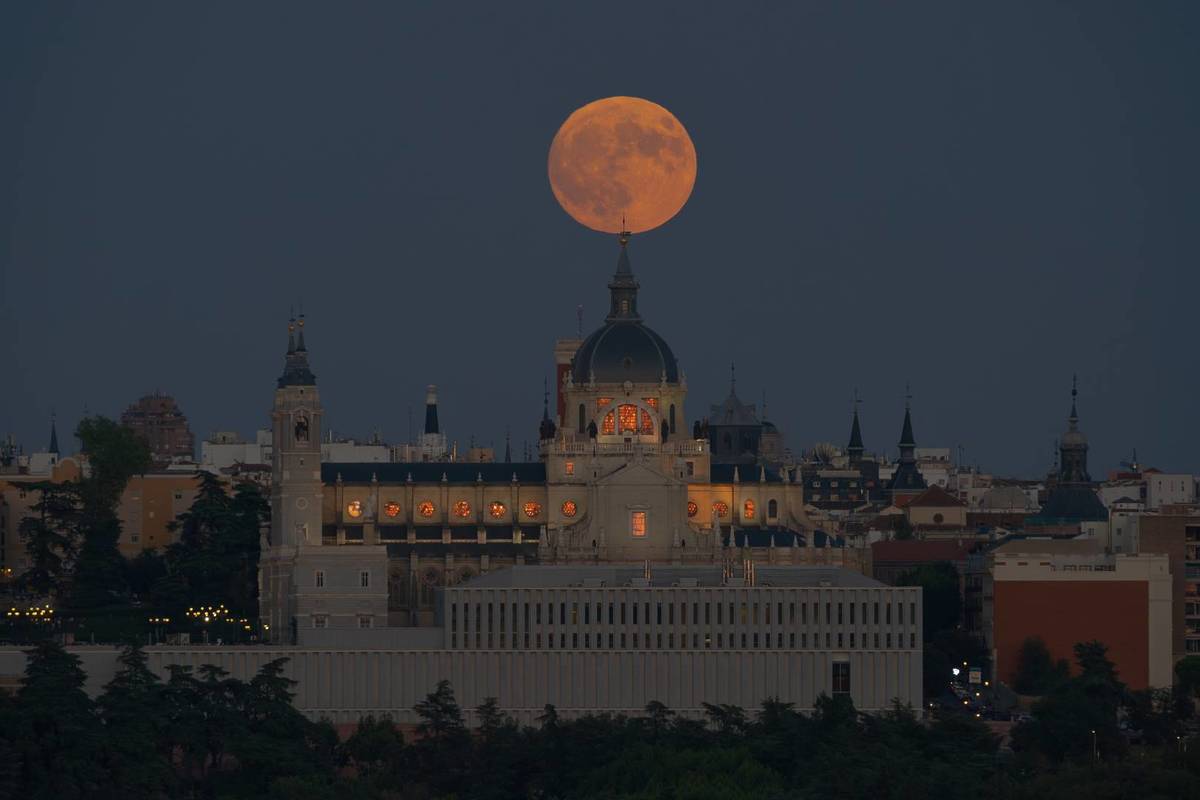superluna de la cosecha octubre 2025