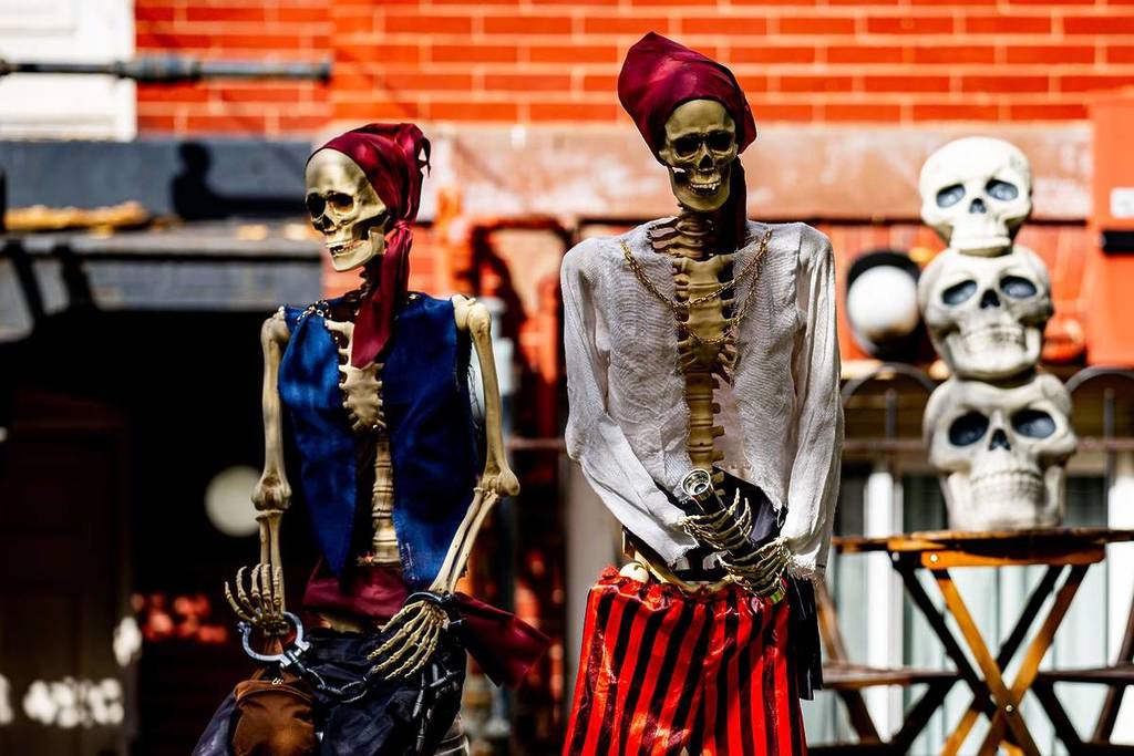 Poca gente sabe que un pueblo de Madrid celebra Halloween como en una película de terror: calles decoradas y premios