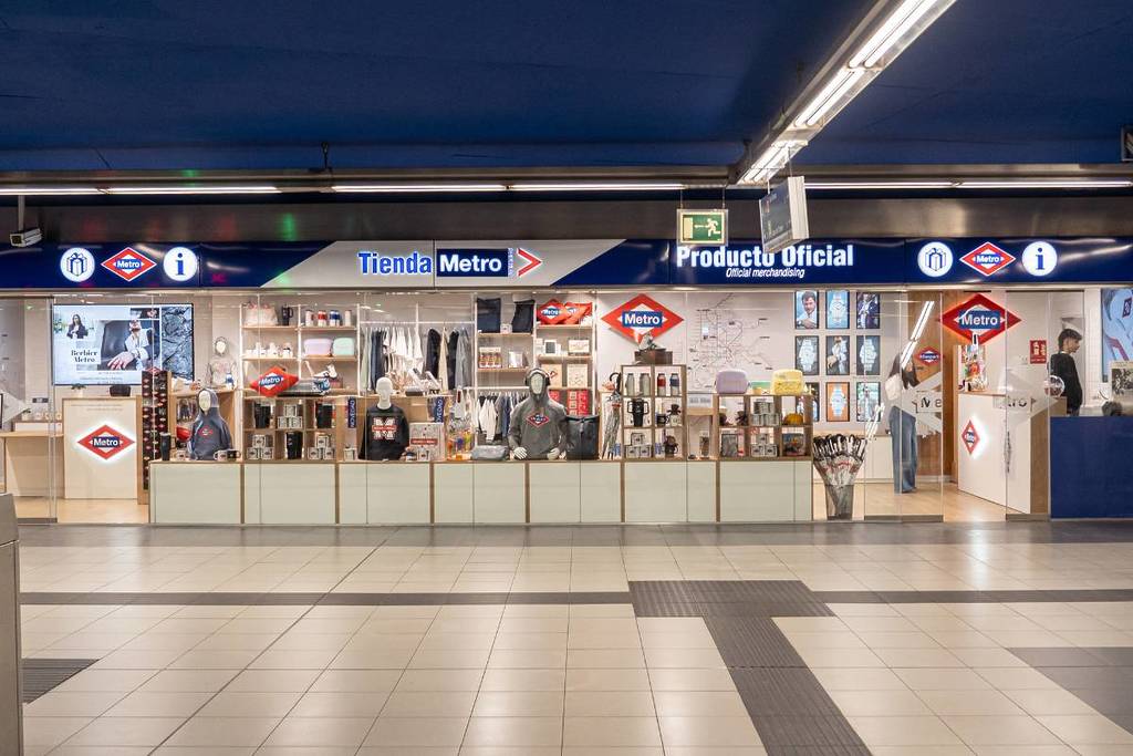 Metro de Madrid estrena tienda de productos oficiales en la estación de Ópera