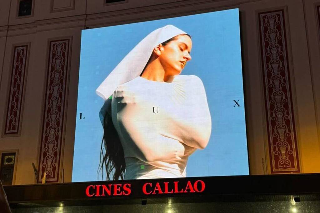 Rosalía è in diretta dal Callao per presentare &#8220;Lux&#8221;: seguila ora sul nostro Instagram