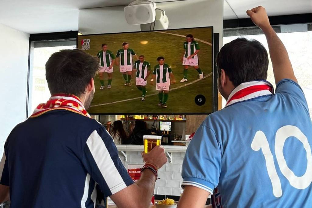 KOP Stadium: die App, um einen Tisch in den besten Bars zu reservieren, in denen Sie am Sonntag El Clásico genießen können