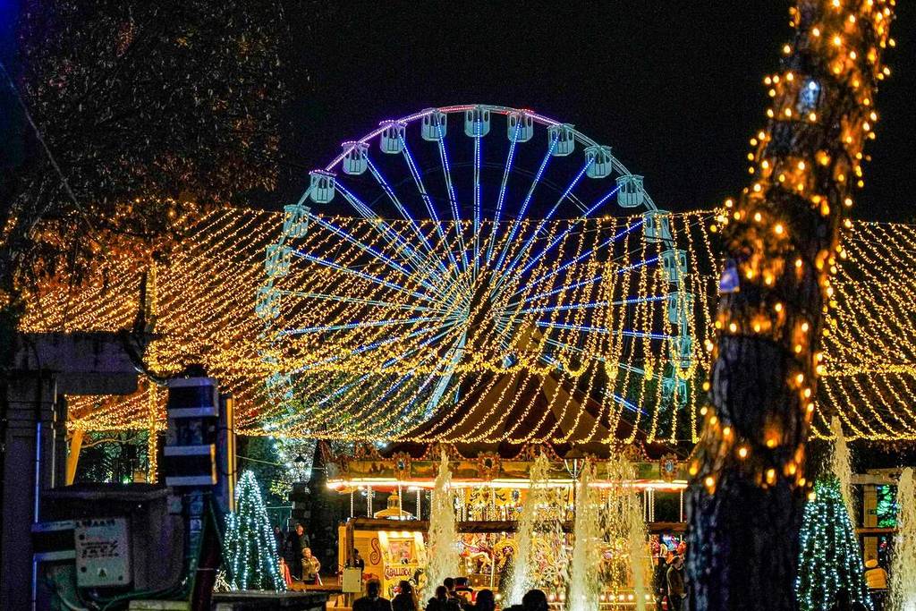 El parque navideño con pista de hielo cubierta, 40 atracciones y noria de 30 metros: Navipark ya tiene fecha de regreso a Madrid