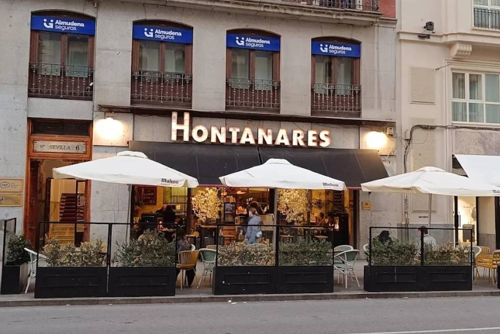 Cierre de la Cafetería Hontanares en la calle Sevilla de Madrid