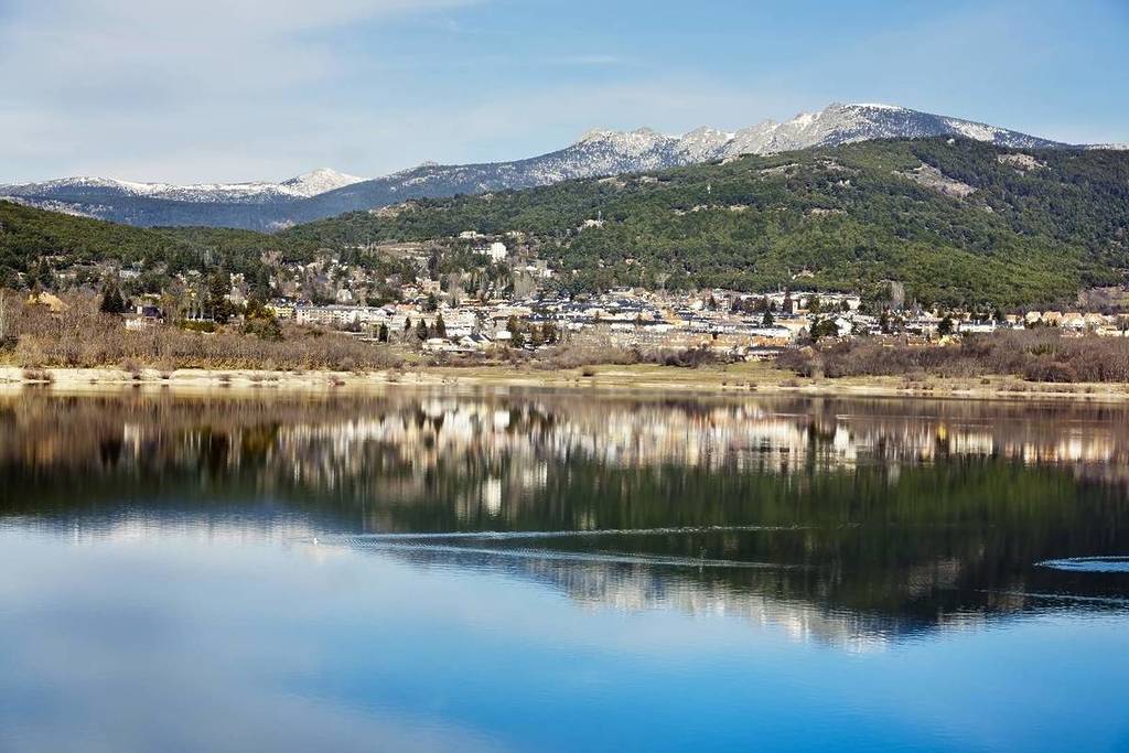 Se transforma cada diciembre en un cuento de Navidad: el pueblo a una hora de Madrid con luces, mercadillo y tradición