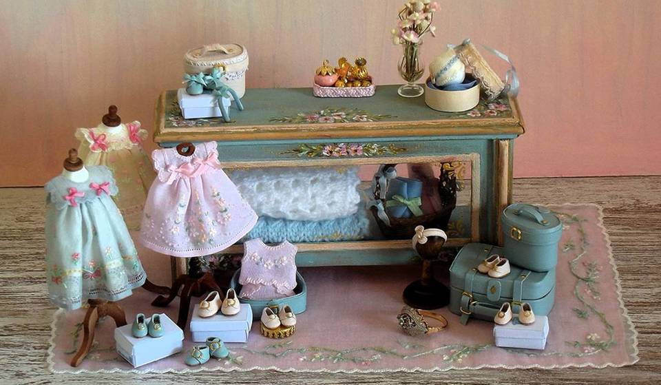 Un hotel de Madrid acoge una feria con más de 50 artesanos que hacen piezas de arte en miniatura: las venden solo este sábado