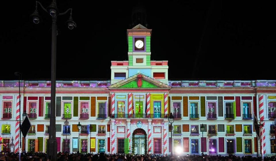 La Real Casa de Correos presenta in anteprima uno spettacolo natalizio con videomapping e un calendario dell’Avvento gigante: uno spettacolo che è anche gratuito.