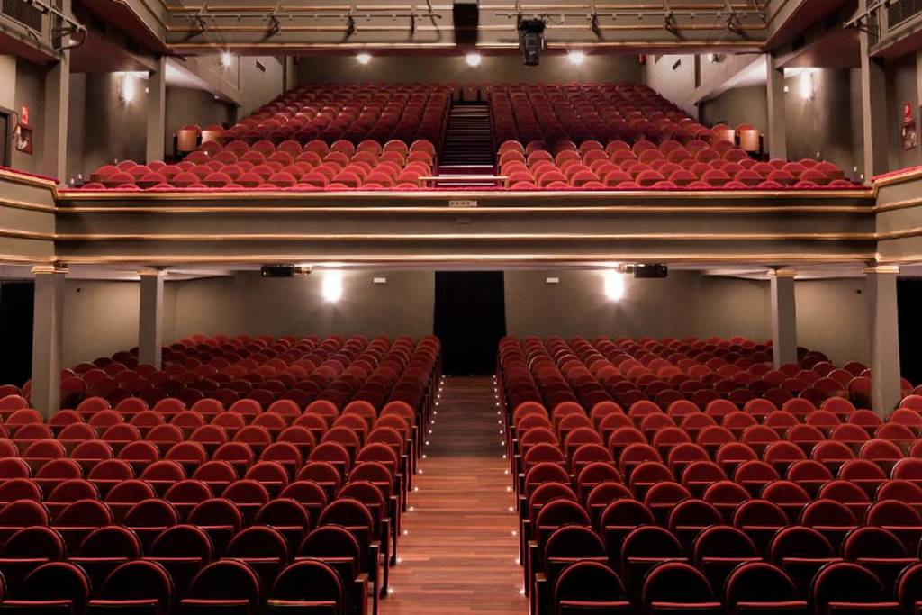 Pela primeira vez e só este fim de semana: um teatro exclusivo de Madrid transforma-se numa feira da ladra solidária
