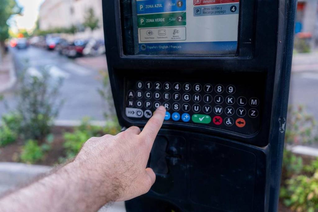 Addio al parcheggio gratuito di notte a Madrid: i parchimetri non riposeranno nemmeno nei giorni festivi