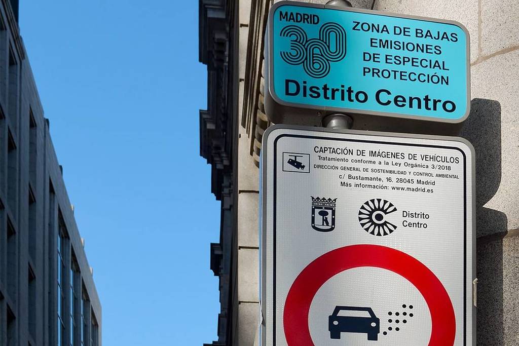 Los coches sin etiqueta sí que podrán circular por Madrid en 2026: el Ayuntamiento retrasa otra vez la Zona de Bajas Emisiones