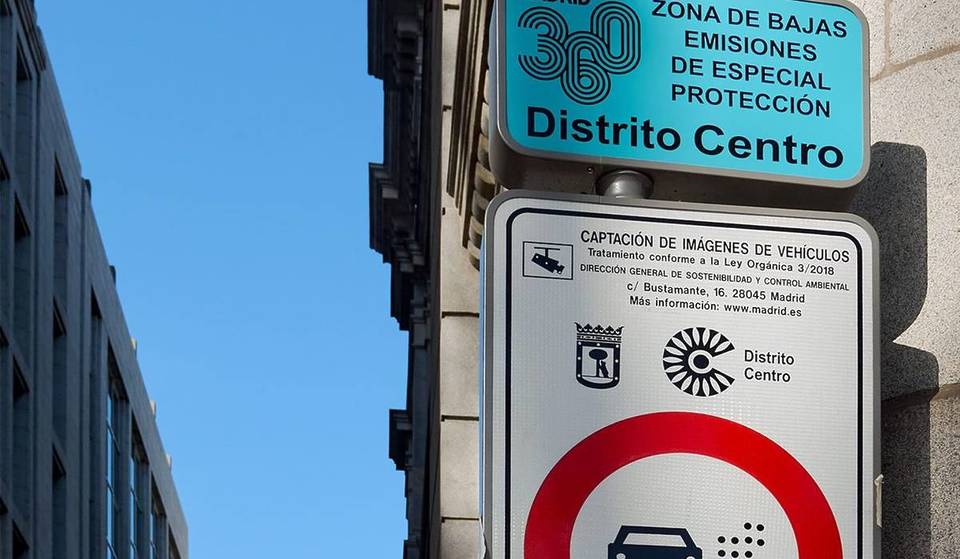 Los coches sin etiqueta sí que podrán circular por Madrid en 2026: el Ayuntamiento retrasa otra vez la Zona de Bajas Emisiones