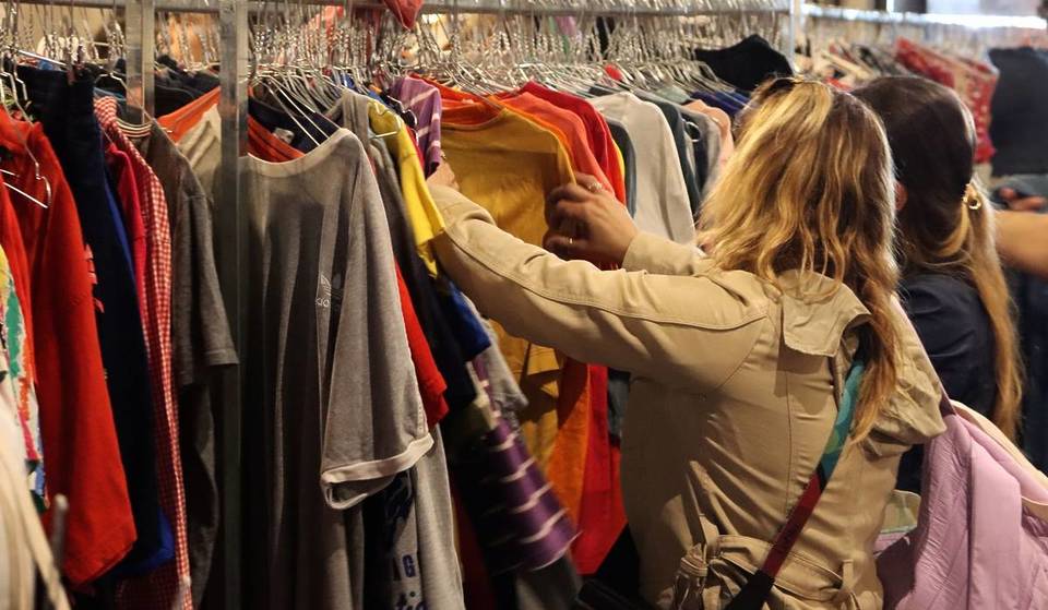 It’s luxury clothing, but it sells for 9€: the hidden outlet that opens for a few days in December.