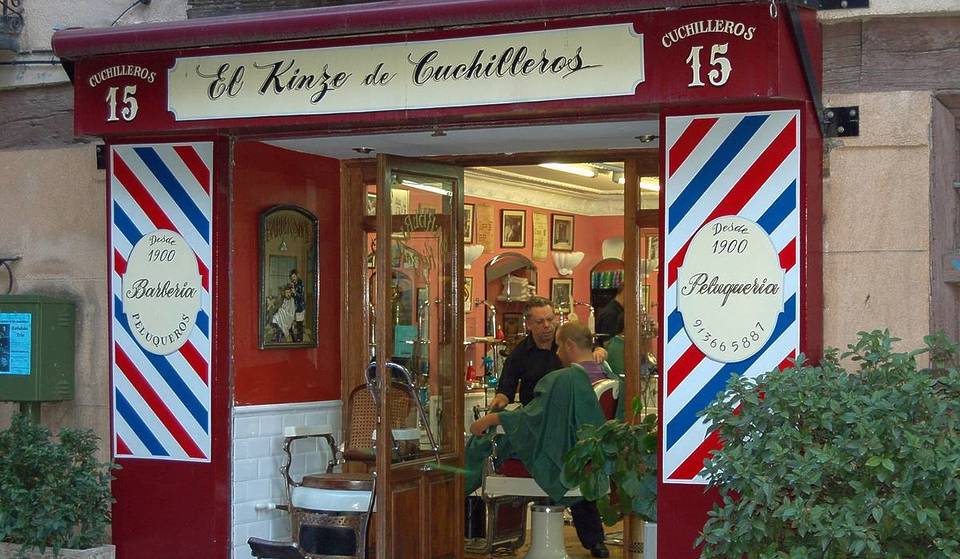 Il barbiere più antico di Madrid chiude dopo 126 anni: “Ci salutiamo con un groppo in gola”.
