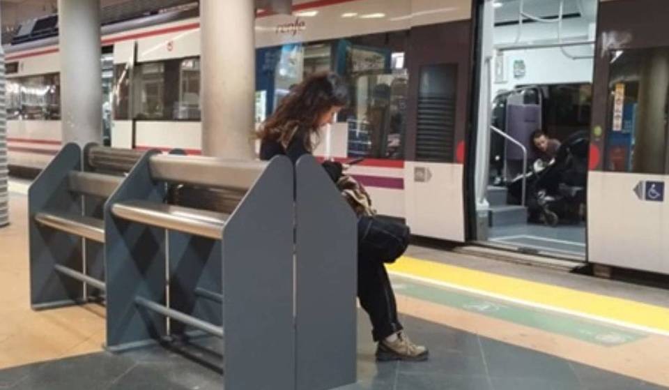 Renfe instala unos nuevos asientos que no son para sentarse del todo: son como los del Metro
