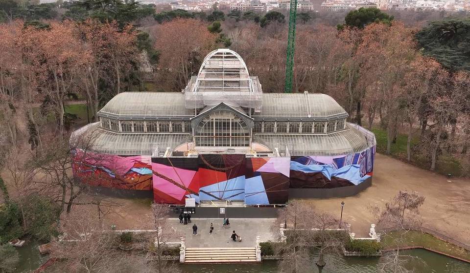 The Crystal Palace in the Retiro Park finally changes its appearance: the canvas covering it becomes a work of art.