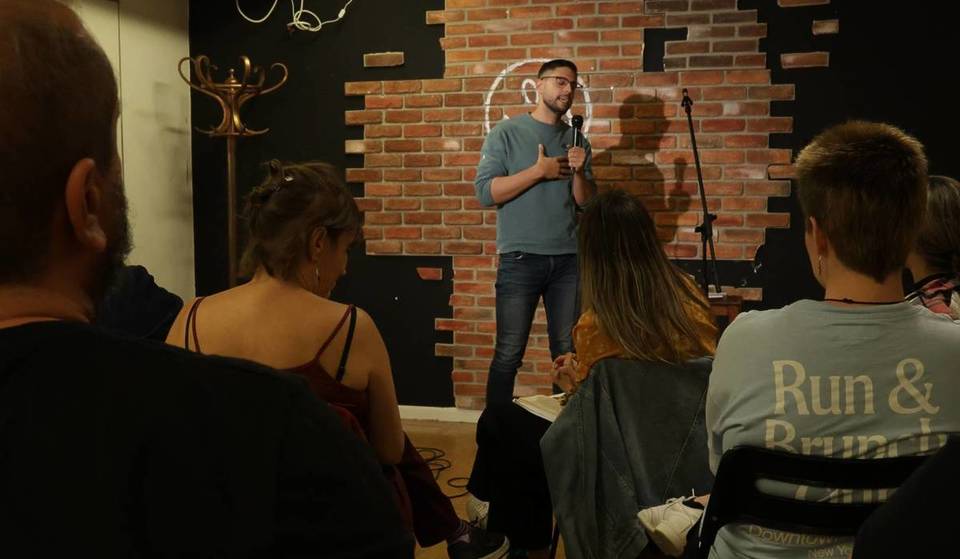 „Du solltest Stand-up-Comedy machen”: Der Satz, der meine Sicht auf das Lachen verändert hat (und mich zu einer Comedy-Schule geführt hat)