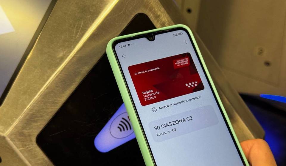 When will it be possible to pay for the metro in Madrid with an iPhone? Can the physical and virtual cards be used at the same time? All your questions about the new digital transport card answered.