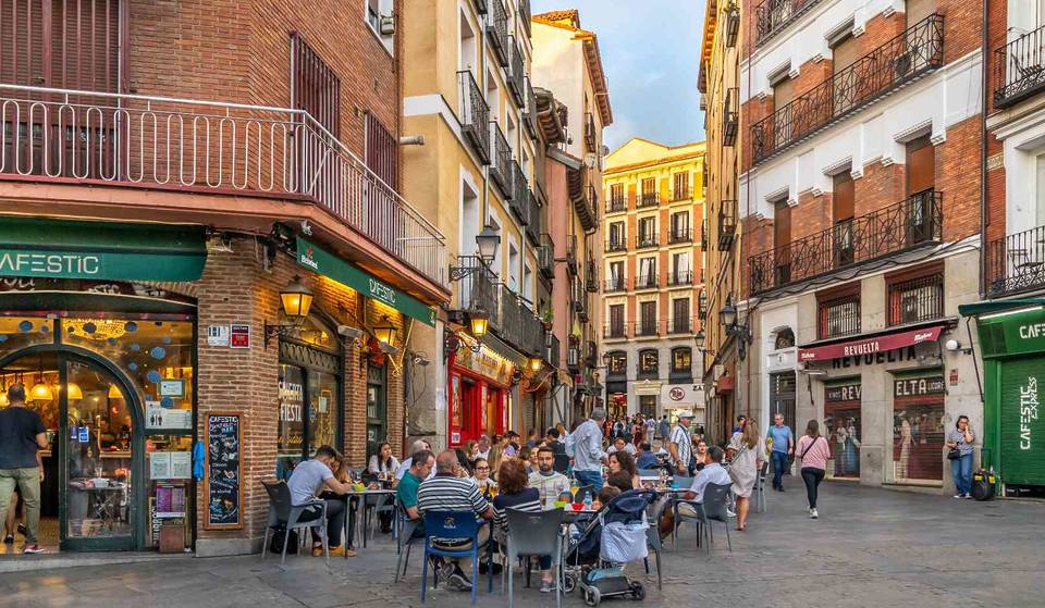 I giovani che vivono con i genitori potranno ricevere un aiuto di 733 euro al mese: requisiti per l’estensione del reddito minimo vitale