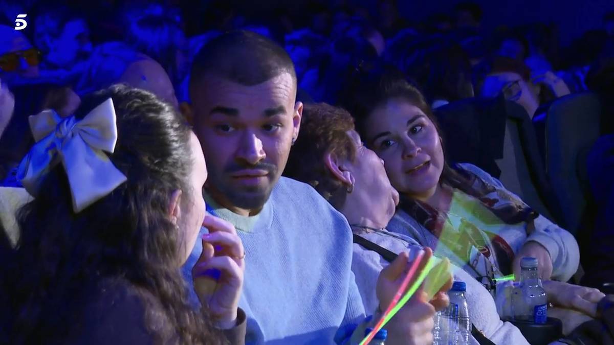 Primer plano del público de The Jury Experience decidiendo el veredicto final, que actúa como jurado popular de un caso.