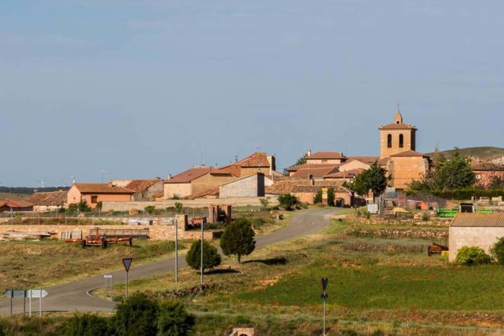 Das Dorf zwei Stunden von Madrid entfernt, das Arbeit und kostenlose Unterkunft anbietet: das Angebot im entvölkerten Spanien, für das es bereits eine Warteliste gibt.