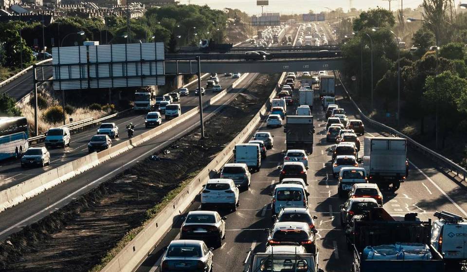 Cambio di programma per le auto senza bollino a Madrid: il Comune le lascia circolare finché non si superano i limiti di inquinamento.