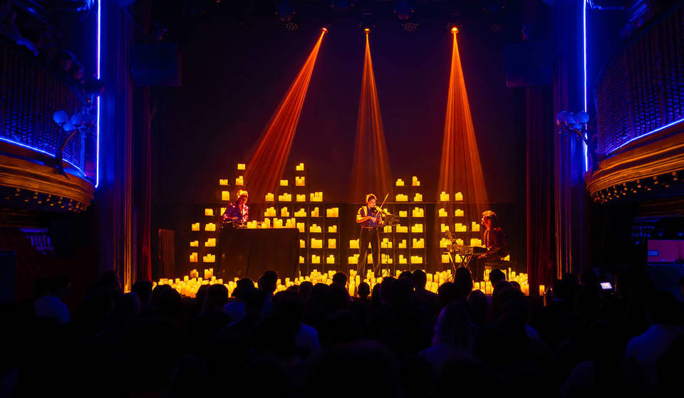 Une ancienne salle de cinéma madrilène accueille un concert techno avec de la musique classique : il y aura un pianiste et un DJ en direct