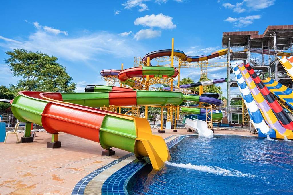 Aquopolis lanza en Madrid su atracción más ambiciosa: una montaña rusa acuática de casi 180 metros